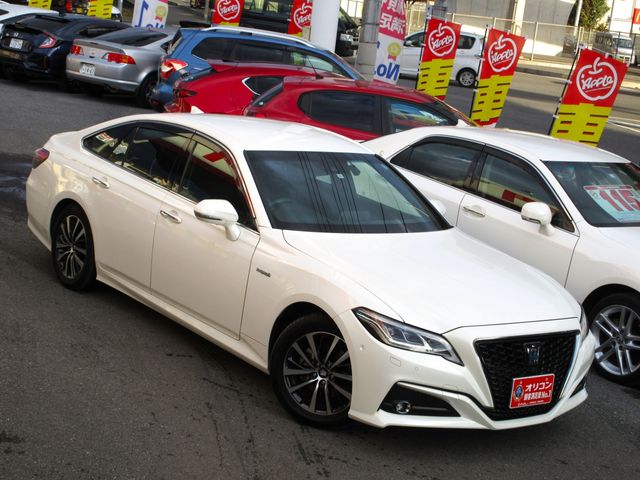 Toyota CROWN SEDAN 2018-11 187397-5