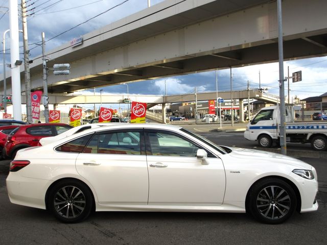 Toyota CROWN SEDAN 2018-11 187397-16