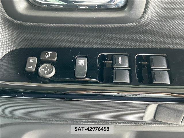 Suzuki SPACIA 2022-09 352728-21