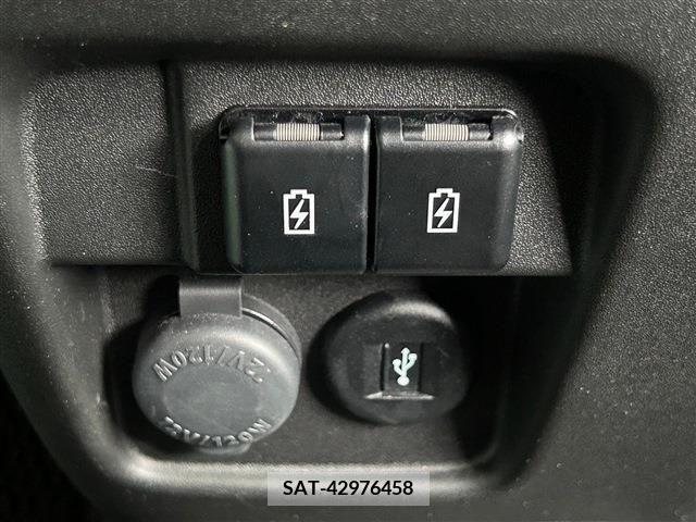 Suzuki SPACIA 2022-09 352728-19