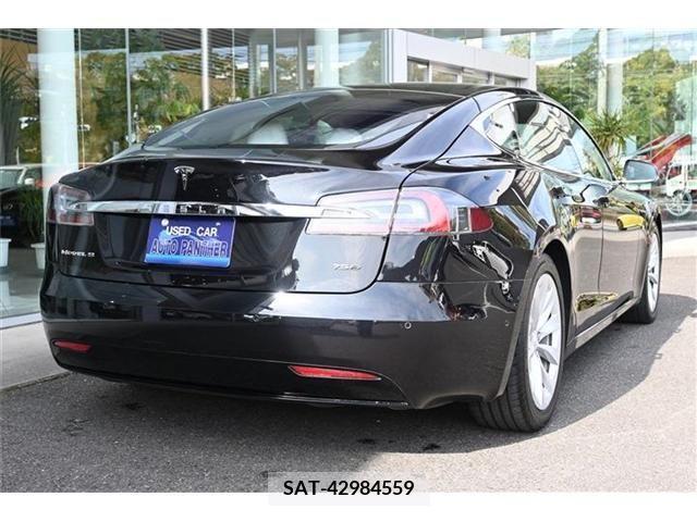 Tesla MODEL S 2018-01 372637-4