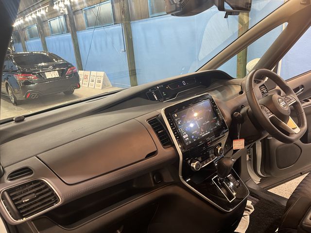 Nissan SERENA 2021-03 186637-26