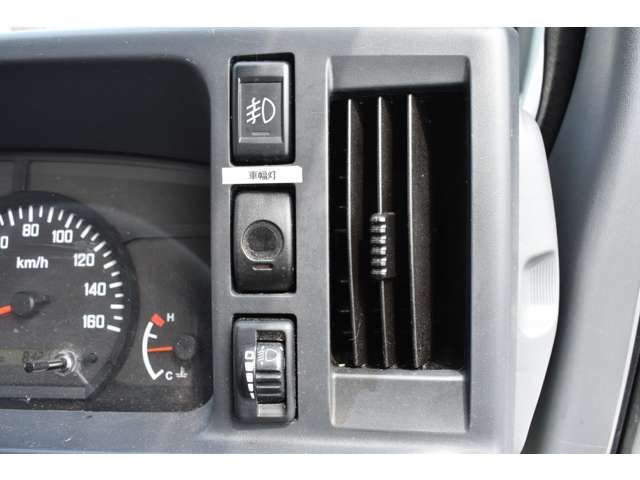 Isuzu ELF TRUCK 2018-03 11142-14