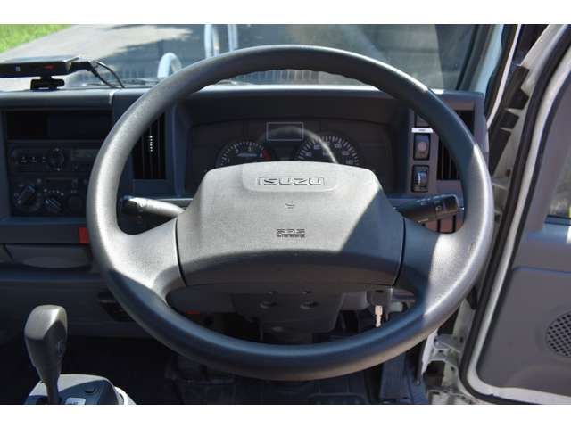Isuzu ELF TRUCK 2018-03 11142-2