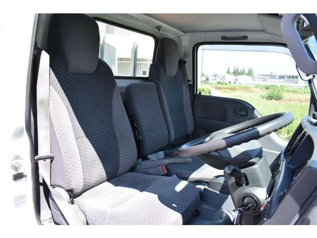 Isuzu ELF TRUCK 2018-03 11142-4