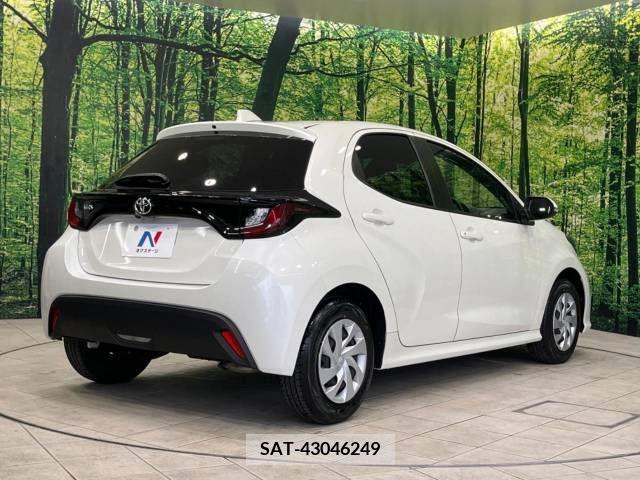 Toyota YARIS 2022-08 395378-17