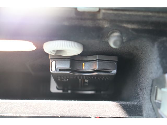 Mercedes Benz E-CLASS 2015-01 12613-12