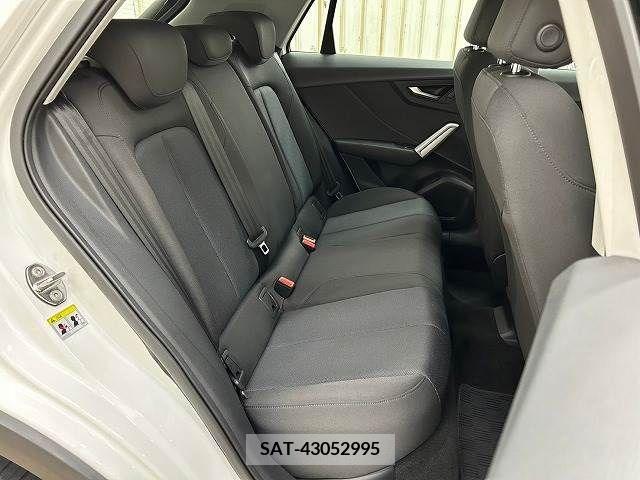 Audi Q2 2017-06 318029-9