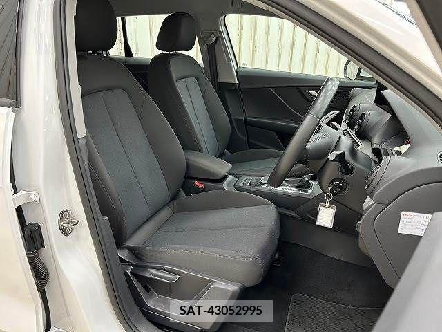 Audi Q2 2017-06 318029-8