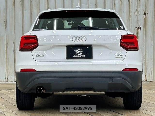 Audi Q2 2017-06 318029-12
