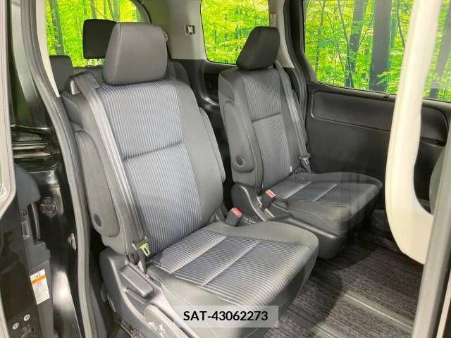 Toyota VOXY 2016-12 221680-9