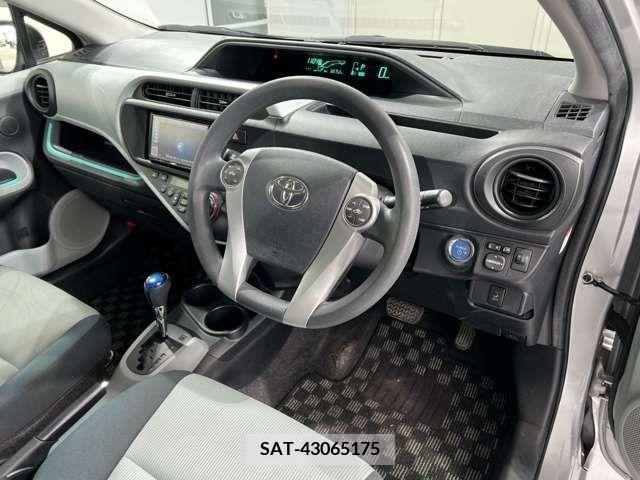 Toyota AQUA 2013-01 218698-18