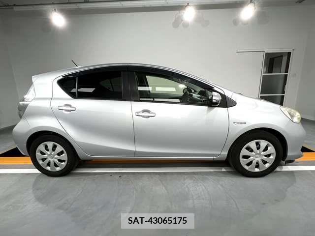 Toyota AQUA 2013-01 218698-8