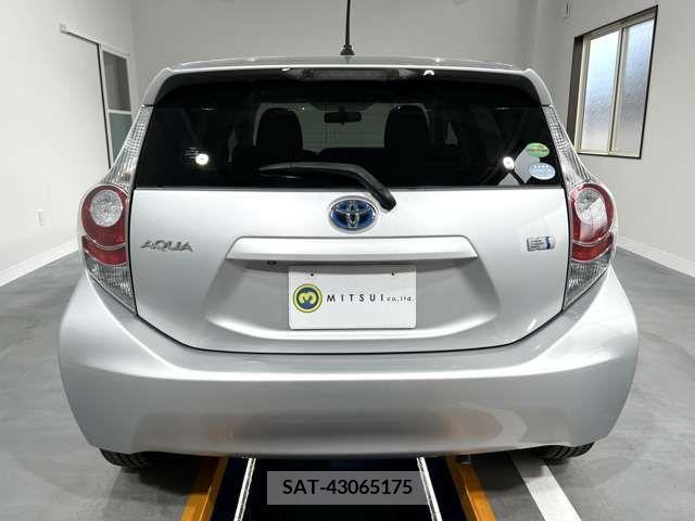 Toyota AQUA 2013-01 218698-6