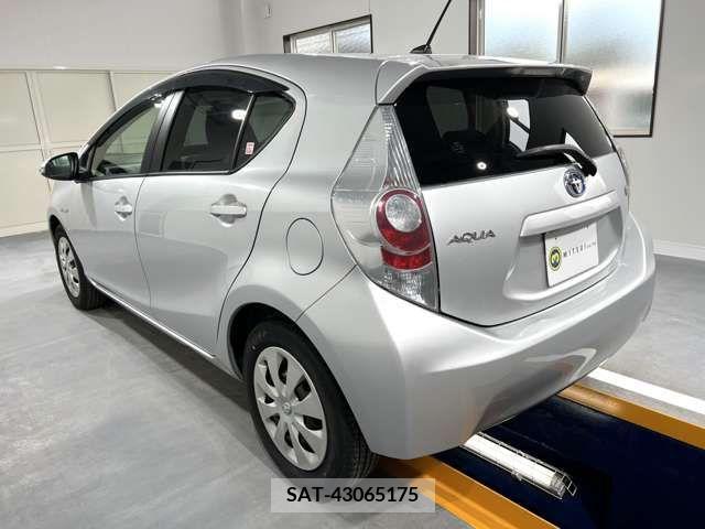 Toyota AQUA 2013-01 218698-5