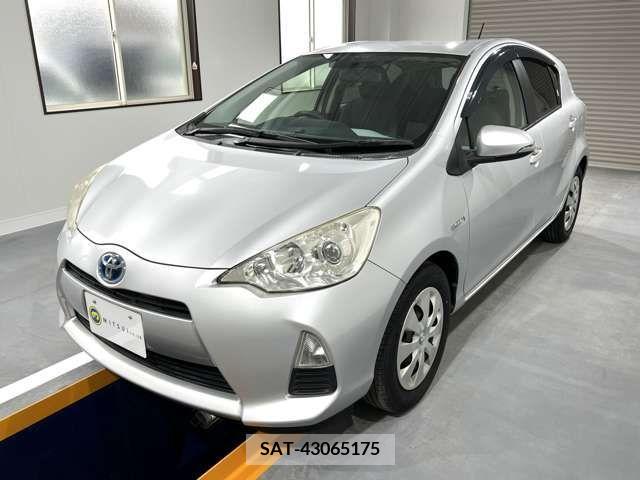 Toyota AQUA 2013-01 218698-3