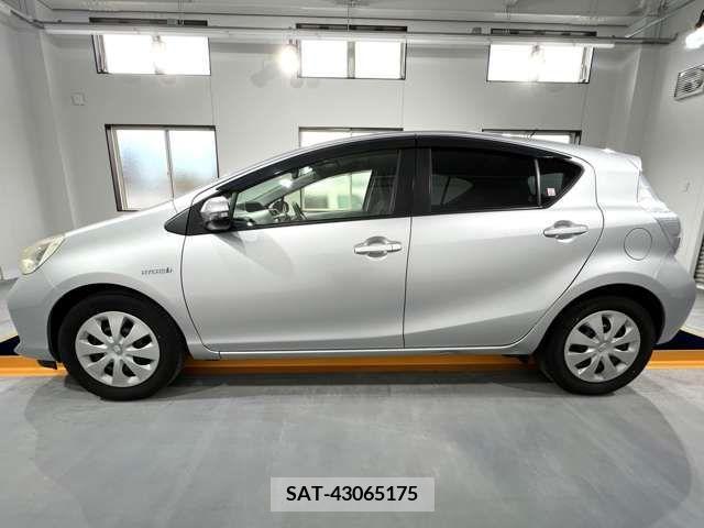 Toyota AQUA 2013-01 218698-4