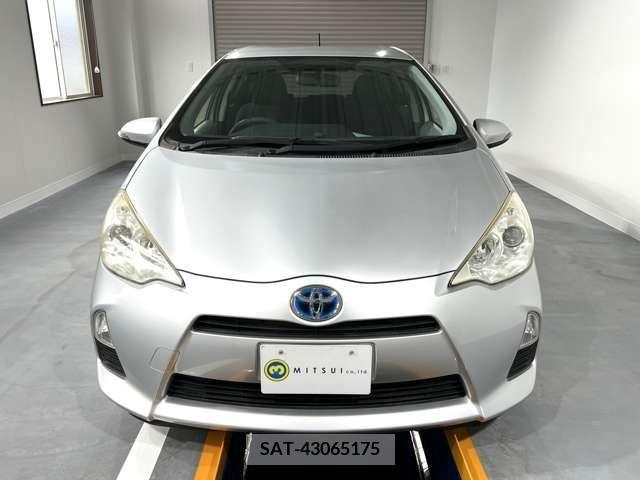 Toyota AQUA 2013-01 218698-2