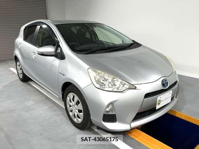 Toyota AQUA 2013-01 218698-1