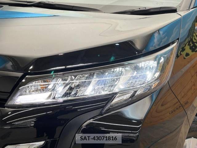 Toyota NOAH 2023-04 207704-12