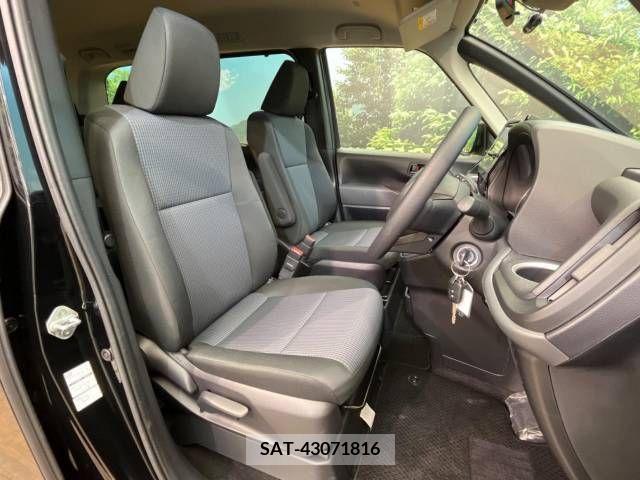 Toyota NOAH 2023-04 207704-8