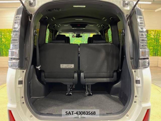 Toyota VOXY 2019-08 370420-11