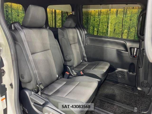 Toyota VOXY 2019-08 370420-9