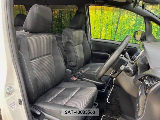 Toyota VOXY 2019-08 370420-8