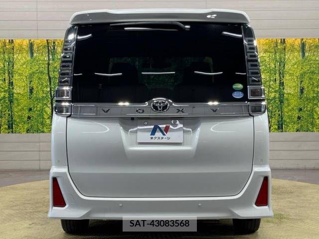 Toyota VOXY 2019-08 370420-16
