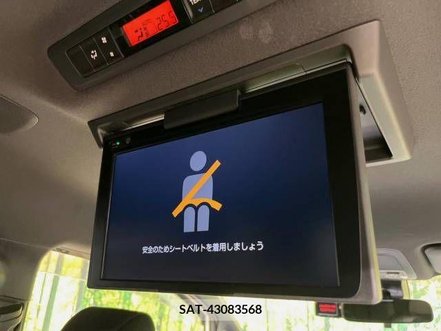 Toyota VOXY 2019-08 370420-3