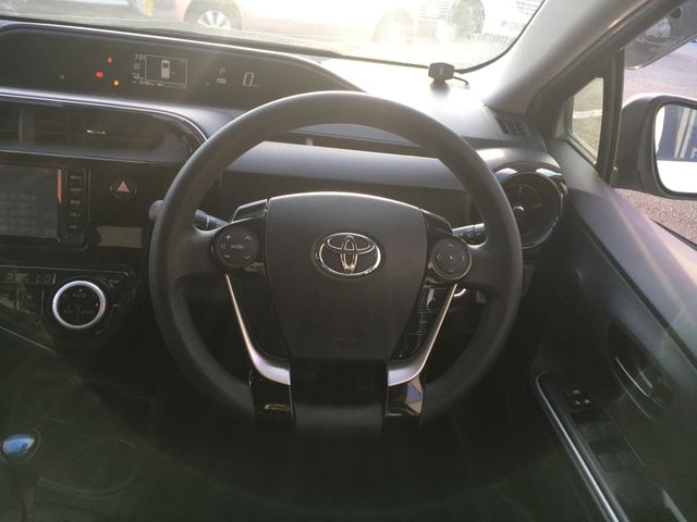 Toyota AQUA 2017-08 188141-7