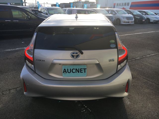 Toyota AQUA 2017-08 188141-4