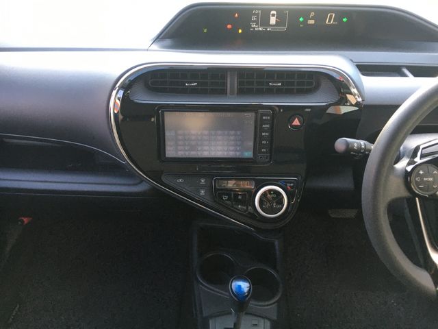 Toyota AQUA 2017-08 188141-6