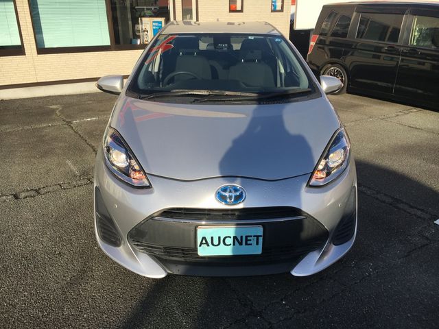 Toyota AQUA 2017-08 188141-1
