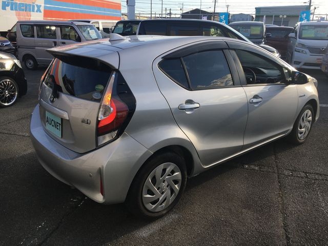 Toyota AQUA 2017-08 188141-3
