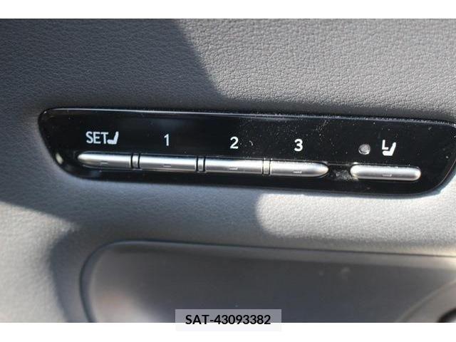 Lexus LS 2021-04 276032-15
