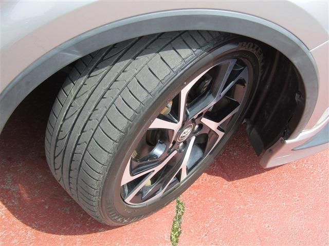 Toyota C-HR 2017-06 5242-27