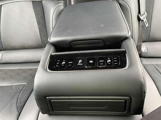 Lexus LS 2018-02 3112-16