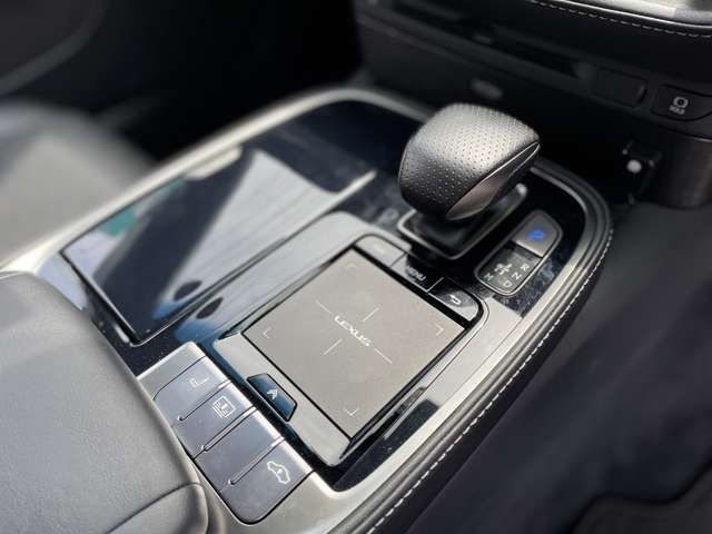 Lexus LS 2018-02 3112-23