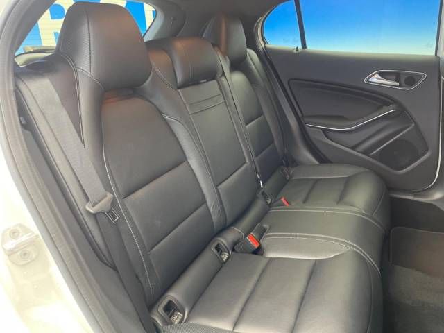 Mercedes Benz GLA-CLASS 2015-06 192197-9