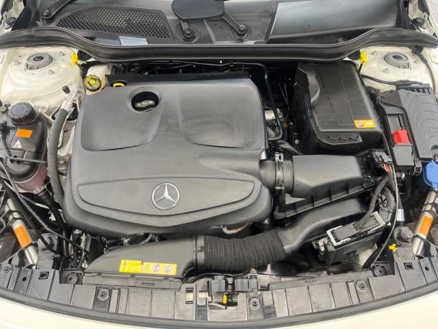 Mercedes Benz GLA-CLASS 2015-06 192197-18