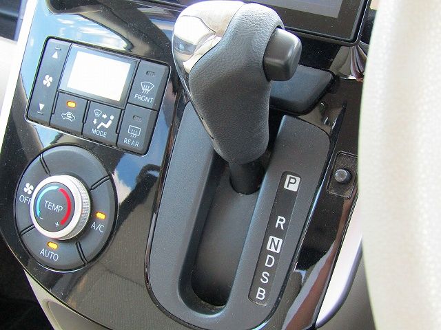 Daihatsu TANTO 2013-11 8263-16