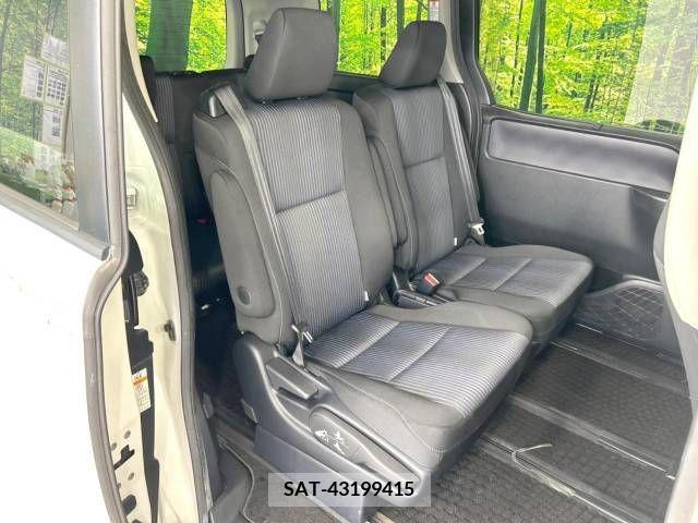 Toyota NOAH 2014-03 228831-8