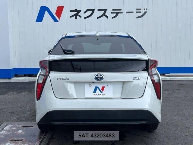 Toyota PRIUS 2016-02 322283-14