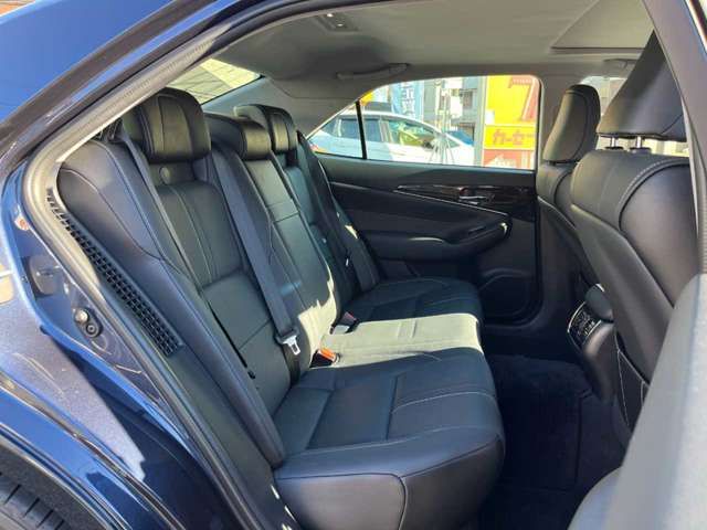Toyota CROWN SEDAN 2017-11 193627-10