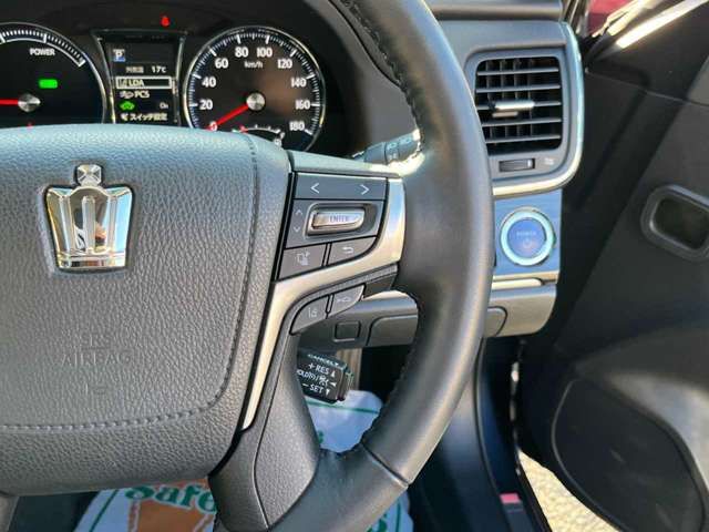 Toyota CROWN SEDAN 2017-11 193627-17