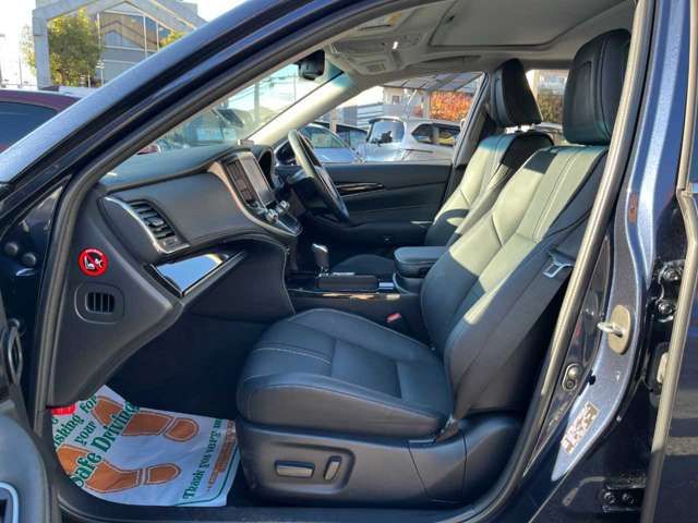Toyota CROWN SEDAN 2017-11 193627-13