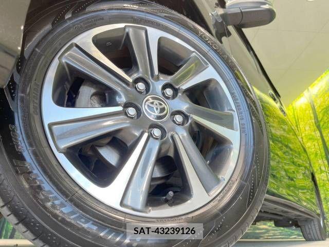 Toyota VOXY 2019-03 370459-14