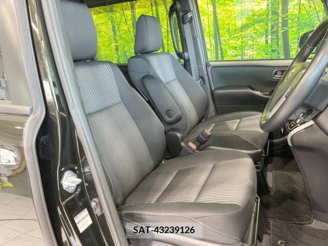Toyota VOXY 2019-03 370459-8