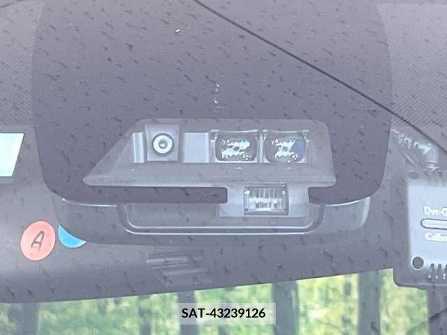 Toyota VOXY 2019-03 370459-3
